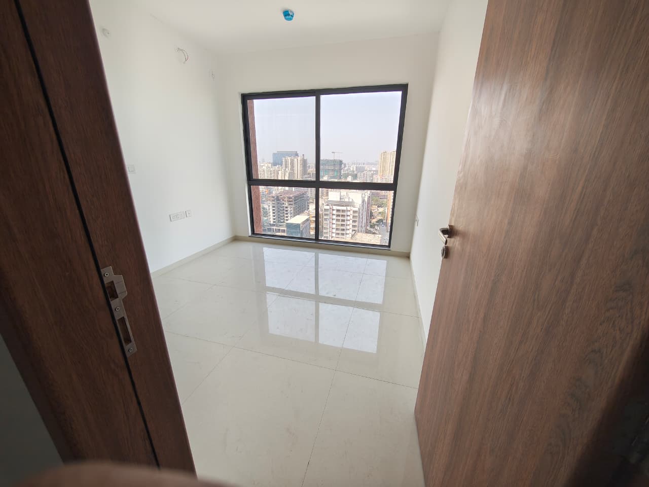 2 BHK Unfurnished Flat in Wakad for Rent – New & Unused Property