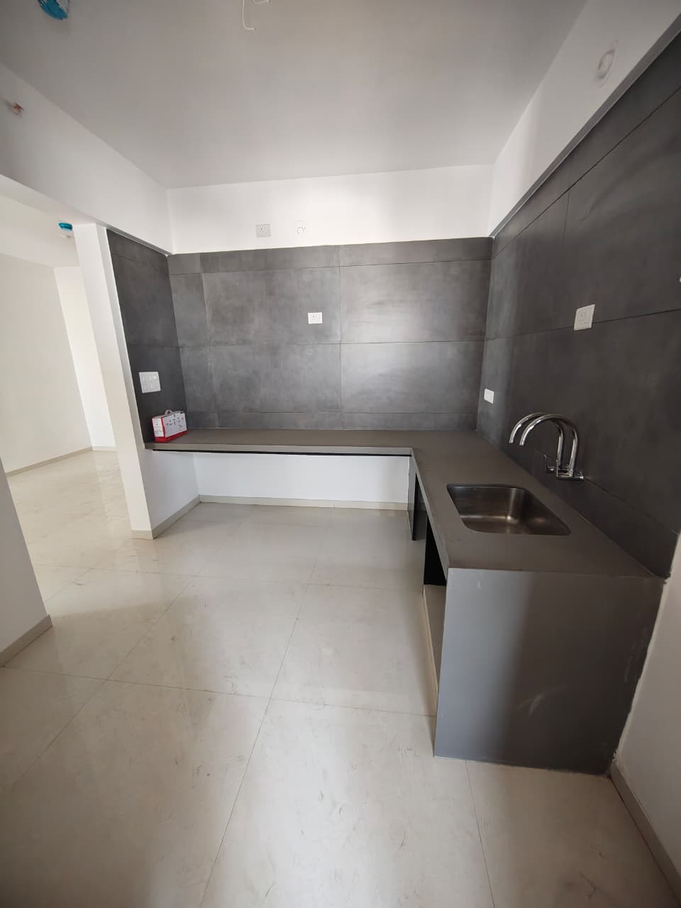 2 BHK Unfurnished Flat in Wakad for Rent – New & Unused Property