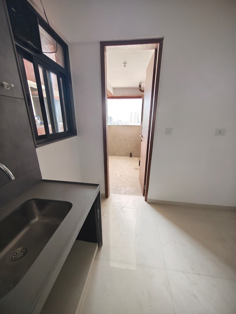 2 BHK Unfurnished Flat in Wakad for Rent – New & Unused Property
